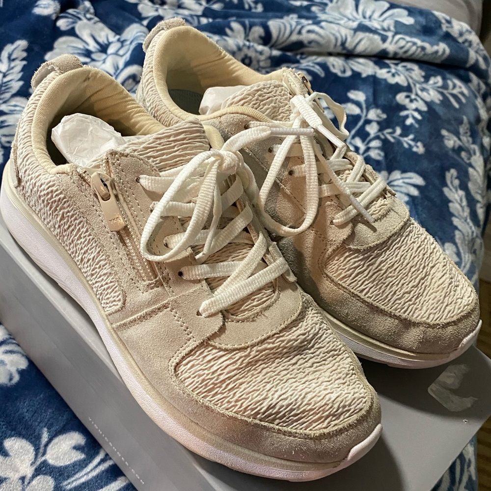 Vionic Delmar Remi (cream) with box size 8.5